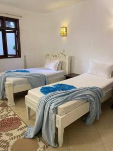Postel nebo postele na pokoji v ubytování Symphony Seafront House Mombasa