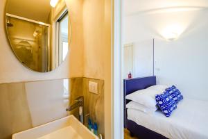 A bed or beds in a room at UNAHOTELS Imperial Sport Hotel