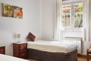a bedroom with a bed and a window at casabelladona Barcelona in Barcelona