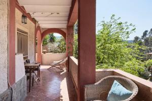 an outdoor patio with chairs and a table on a building at Casa Belladona Barcelona in Barcelona