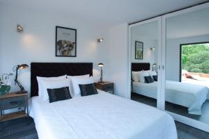 Ένα ή περισσότερα κρεβάτια σε δωμάτιο στο Casa Julia +7 φωτογραφίες