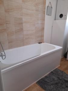 a white bath tub in a bathroom at Matipa-Rise Guest House Southampton in Southampton