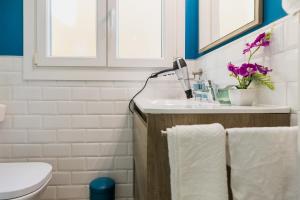 a bathroom with a sink and a toilet at Casa El Palo in Málaga