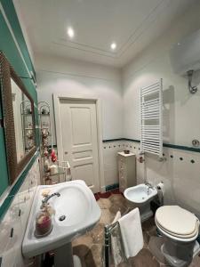 a bathroom with a white sink and a toilet at "Le Muse" a Ercolano in Ercolano