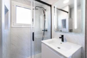 Koupelna v ubytování TuristMar - Amplio apartamento con gran terraza con vistas a solo 50m de la playa, Salou + 28 fotografií
