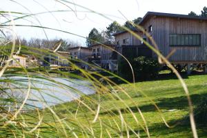Zahrada ubytování Écolodges du Golf du Sauternais