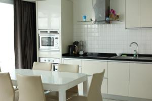 Appartamenty Karon. Sunset Plaza