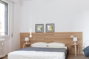 เตียงในห้องที่ New Exclusive Melegnano Apartments- Near train station