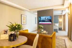 Телевізор і / або розважальний центр в The Savoy Hotel