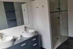 A bathroom at Gîte du Riez