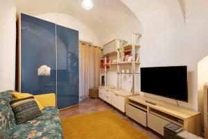 a living room with a flat screen tv at Oasi del Petraio in Naples