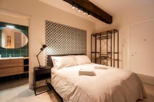 Säng eller sängar i ett rum på Reggio Center Lovely Rooms