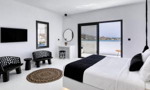 Ένα ή περισσότερα κρεβάτια σε δωμάτιο στο Psarou Black Villa 2 +32 φωτογραφίες