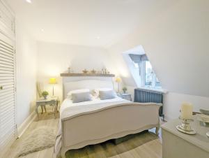 a bedroom with a large bed in a attic at Thomond House, Midhurst in Midhurst