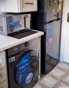 Galeriebild der Unterkunft Cozy Luxury Hideouts in North Ridge, 10 mins from the Airport & Tang Palace, 5 mins from Alisa Hotel, Kempinski & Movenpick, close to Supermarkets & Tourist Attractions in Accra