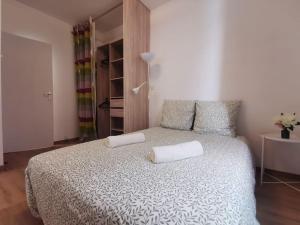 Ένα ή περισσότερα κρεβάτια σε δωμάτιο στο Le repos biterrois ઼