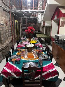 A restaurant or other place to eat at Sharad Baug homestay