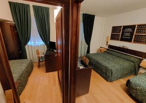 Кровать или кровати в номере Hotel Giò Wine e Jazz Area