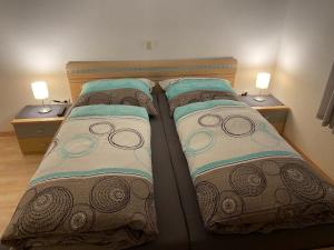 A bed or beds in a room at Ferienwohnung Dornau