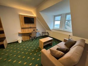TV a/nebo společenská místnost v ubytování Hotel Gasthof zur Heinzebank + 18 fotografií