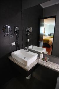 Koupelna v ubytování Aranjuez Hotel & Suites