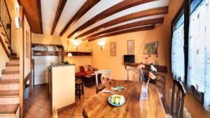 a kitchen and dining room with a wooden table at Casa Rural Fuente del Arca Montejo in Montejo de la Sierra