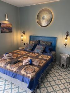 Voodi või voodid majutusasutuse Le Riad Private Pool Piscine privée toas