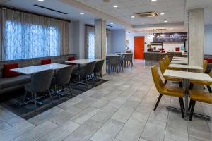 a dining room with tables and chairs and a cafeteria at Hampton Inn Atlanta-Georgia Tech-Downtown in Atlanta