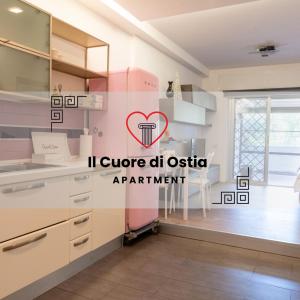 une cuisine avec un cœur peint au mur dans l'établissement The Heart of Ostia - free parking, à Lido di Ostia