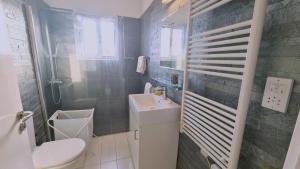 Koupelna v ubytování STAY Mystique City Penthouse + 37 fotografií