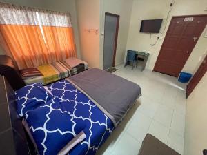 Postel nebo postele na pokoji v ubytování Ikhlas Roomstay