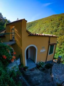 a small house with a hill in the background at I TRE LADRONI in Nasino