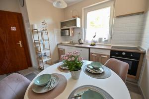 Kuchyňa alebo kuchynka v ubytovaní BellaVista 1 Apartman