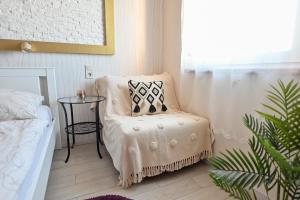 Posteľ alebo postele v izbe v ubytovaní BellaVista 1 Apartman