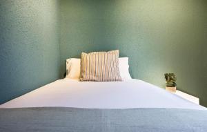 Ένα ή περισσότερα κρεβάτια σε δωμάτιο στο Ideal Hostel Madrid