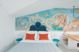 a bedroom with a large mural on the wall at Albergo Dipinto BaccoFurore in Furore