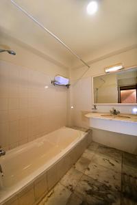 Ένα μπάνιο στο Nirvana Boutique Hotel