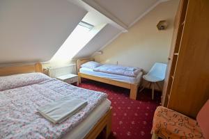 Posteľ alebo postele v izbe v ubytovaní BellaVista 1 Apartman