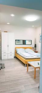 Ein Bett oder Betten in einem Zimmer der Unterkunft H Comfort Studio 3P KM