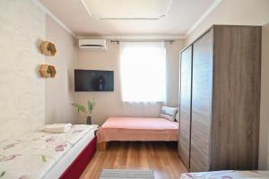 Posteľ alebo postele v izbe v ubytovaní BellaVista 1 Apartman