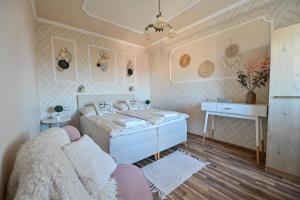 Posteľ alebo postele v izbe v ubytovaní BellaVista 1 Apartman