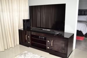 TV/trung tâm giải trí tại Soldout Camp 2