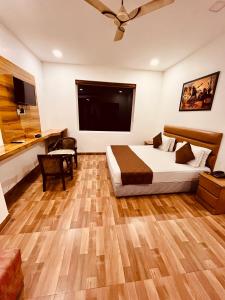 TV a/nebo společenská místnost v ubytování Amora Rooms Dwarka