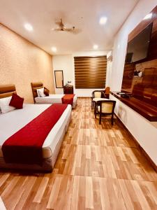 Postel nebo postele na pokoji v ubytování Amora Rooms Dwarka