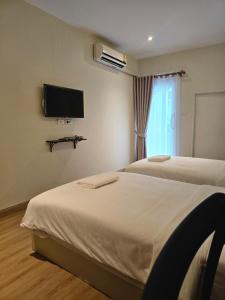 Get GuestHouse 2 ( Sangsri soi 4)的电视和/或娱乐中心