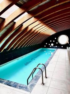 a large swimming pool in a building at abba Presidente Suites Santiago in Santiago