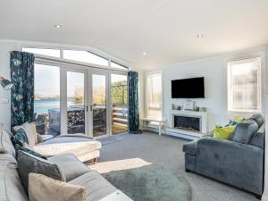 a living room with a couch and a tv at Lake View Lodge in Tallington