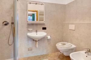 Ένα μπάνιο στο Appartamento Arlecchino Livigno +12 φωτογραφίες