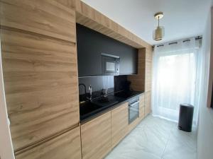 a kitchen with a sink and a counter top at Disneyland Dream 6 - Charmant Appartement 8 pax in Montévrain