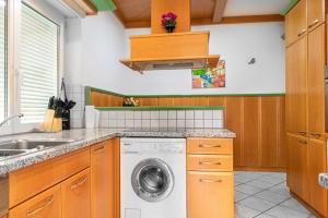 Küche/Küchenzeile in der Unterkunft Comfortable rooms in a beautiful house GD
